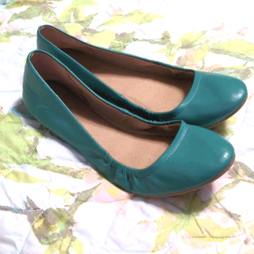 Green Tahari Violet Ruched Ballet Flat - Sz 8